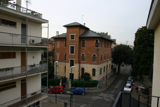Another view from the balcony the next morning (01.04.07) looking South-ish.