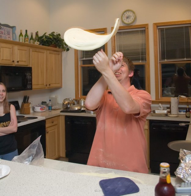 rkitect (Carl) demonstrating the True pizza method.